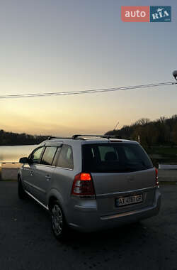 Минивэн Opel Zafira 2010 в 