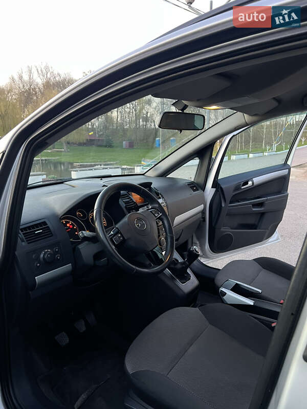 Мінівен Opel Zafira 2010 в Івано-Франківську
