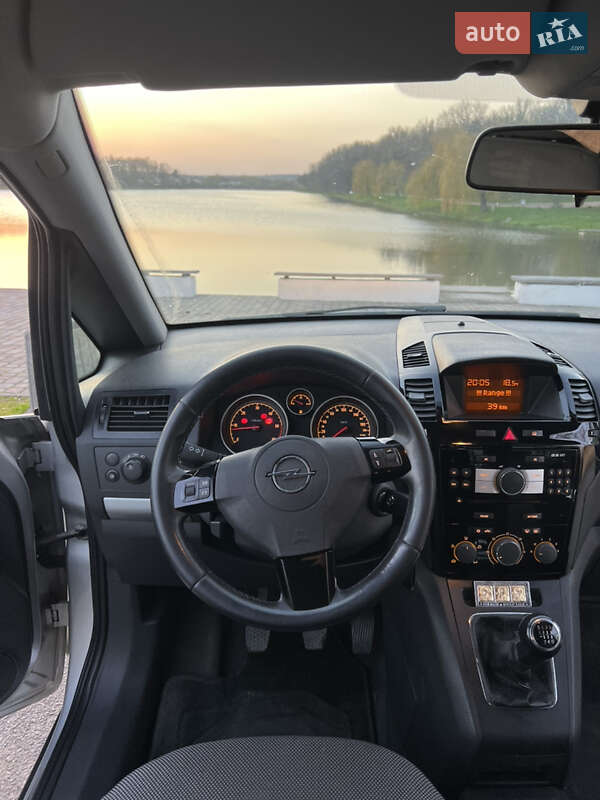 Мінівен Opel Zafira 2010 в Івано-Франківську