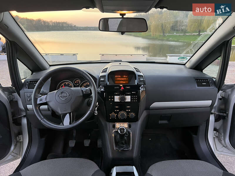 Мінівен Opel Zafira 2010 в Івано-Франківську