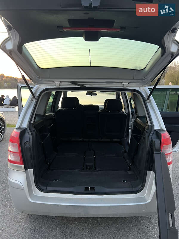 Мінівен Opel Zafira 2010 в Івано-Франківську