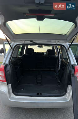 Минивэн Opel Zafira 2010 в 