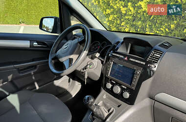 Мінівен Opel Zafira 2011 в 