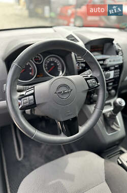 Минивэн Opel Zafira 2011 в 