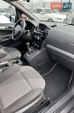 Минивэн Opel Zafira 2011 в 