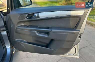 Минивэн Opel Zafira 2005 в 