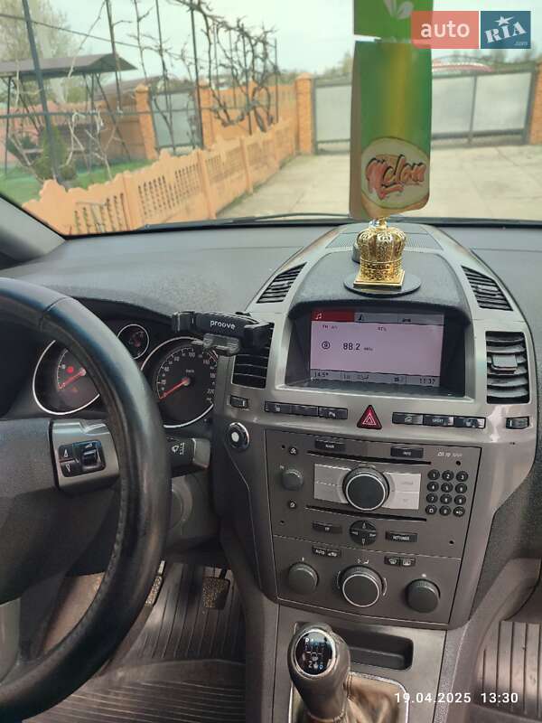 Минивэн Opel Zafira 2005 в Глыбокой
