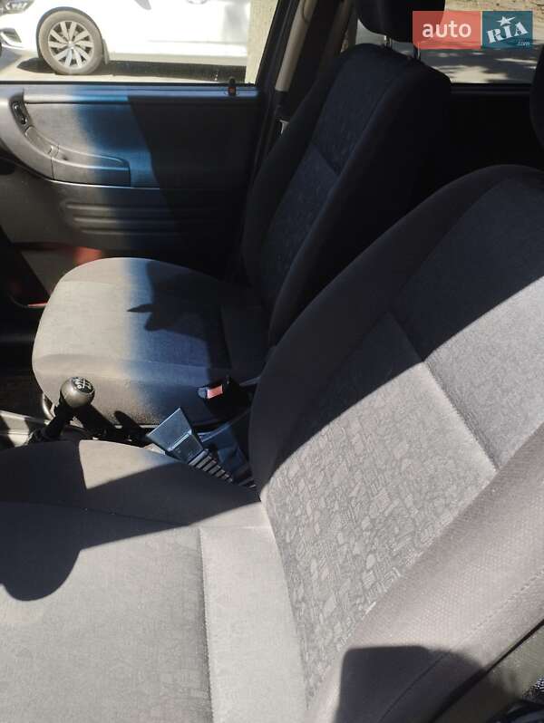 Минивэн Opel Zafira 2001 в Краматорске