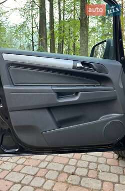 Мінівен Opel Zafira 2011 в 