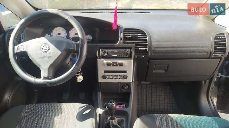 Мінівен Opel Zafira 2003 в Чорткові