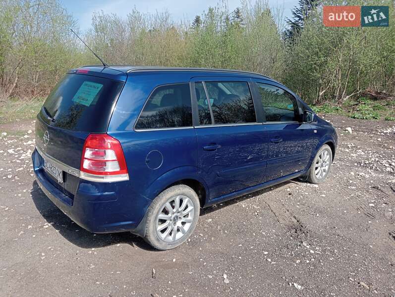 Минивэн Opel Zafira 2011 в 