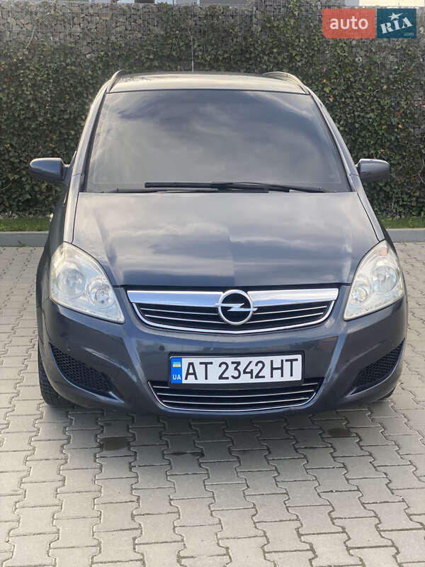 Минивэн Opel Zafira 2009 в 