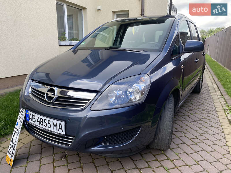 Минивэн Opel Zafira 2010 в 