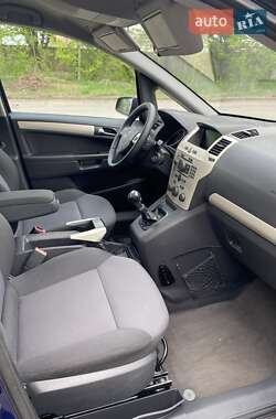 Минивэн Opel Zafira 2008 в 