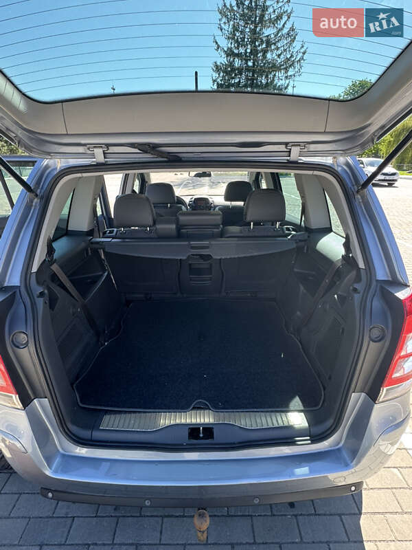 Мінівен Opel Zafira 2010 в Луцьку