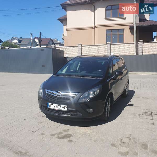 Минивэн Opel Zafira 2012 в 