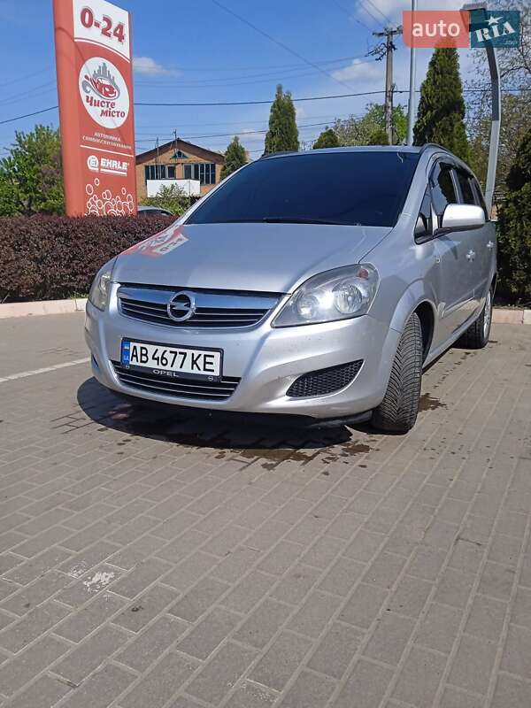 Минивэн Opel Zafira 2013 в 