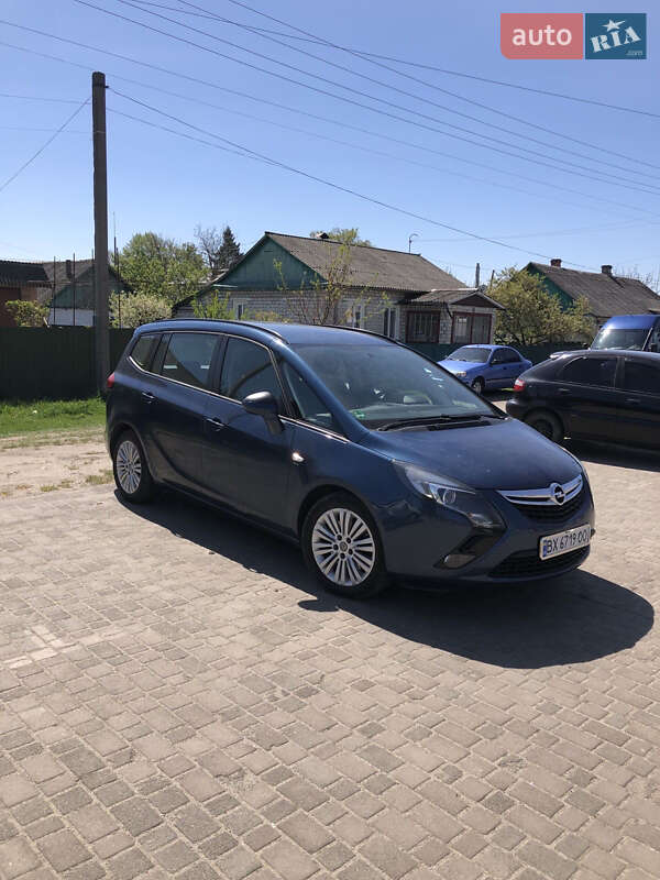 Opel Zafira 2016