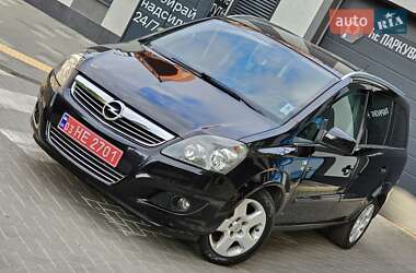 Минивэн Opel Zafira 2010 в 