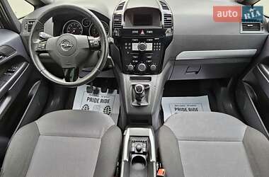 Минивэн Opel Zafira 2010 в 