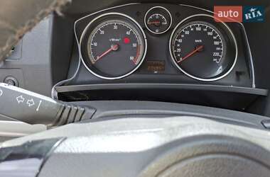 Минивэн Opel Zafira 2011 в 