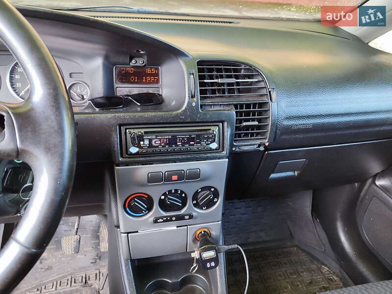 Мінівен Opel Zafira 2003 в Рівному