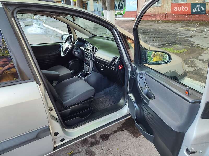 Мінівен Opel Zafira 2003 в Рівному