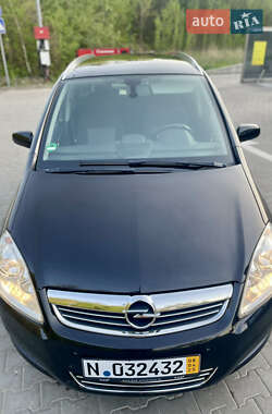 Минивэн Opel Zafira 2009 в 