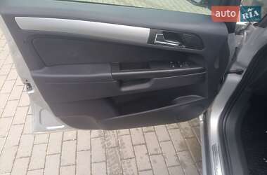 Минивэн Opel Zafira 2010 в 