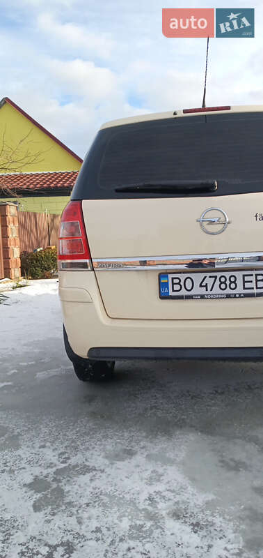 Минивэн Opel Zafira 2012 в Кременце