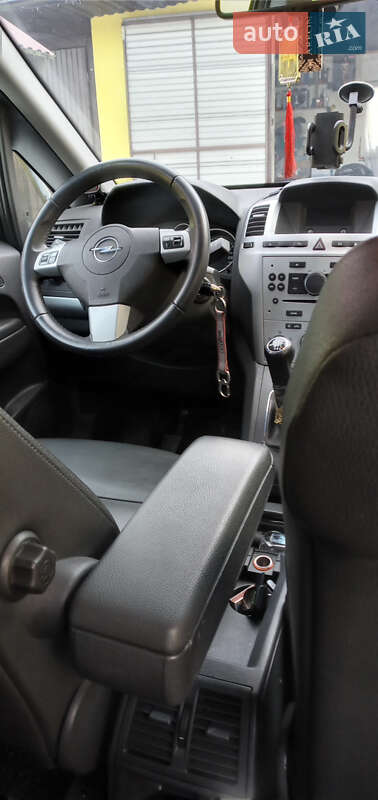 Минивэн Opel Zafira 2012 в Кременце