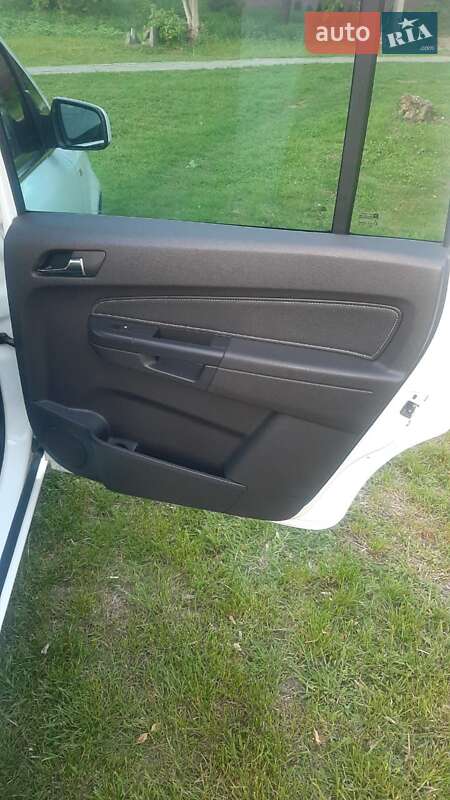 Минивэн Opel Zafira 2011 в Нововолынске