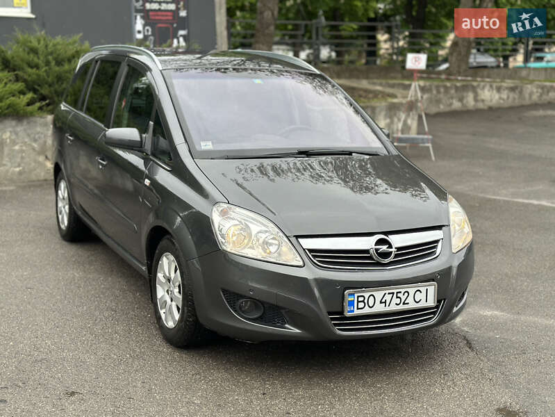 Минивэн Opel Zafira 2009 в 