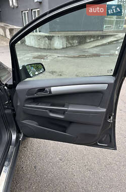 Минивэн Opel Zafira 2009 в 