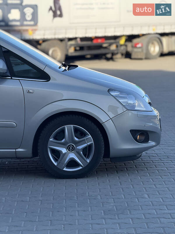 Мінівен Opel Zafira 2010 в Луцьку