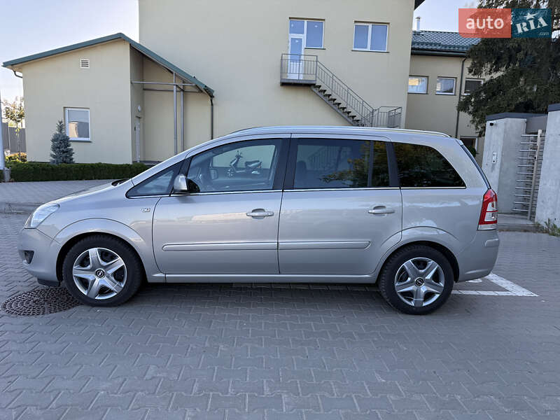 Мінівен Opel Zafira 2010 в Луцьку