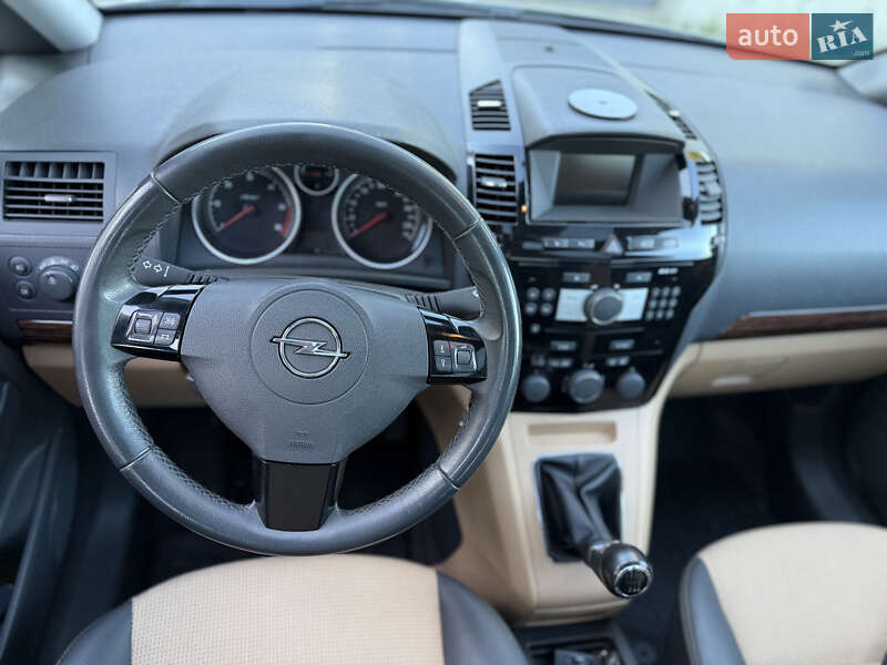Мінівен Opel Zafira 2010 в Луцьку