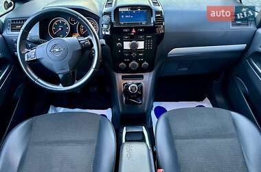 Минивэн Opel Zafira 2009 в 
