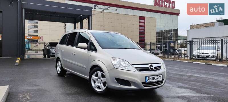 Минивэн Opel Zafira 2010 в 