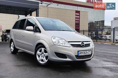 Минивэн Opel Zafira 2010 в 