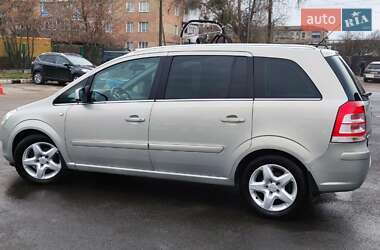 Минивэн Opel Zafira 2010 в 