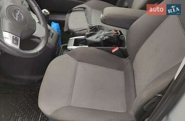 Минивэн Opel Zafira 2010 в 