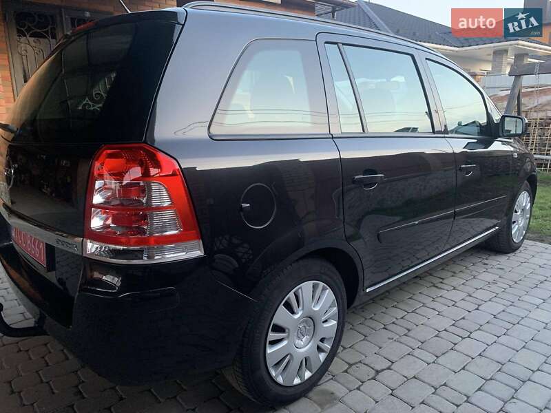 Минивэн Opel Zafira 2011 в Виннице