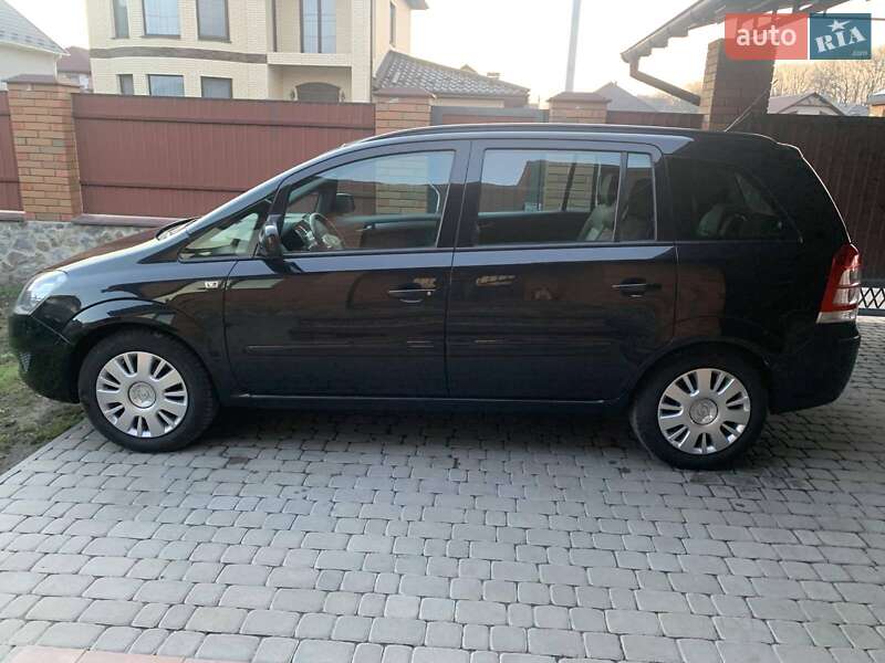 Минивэн Opel Zafira 2011 в Виннице