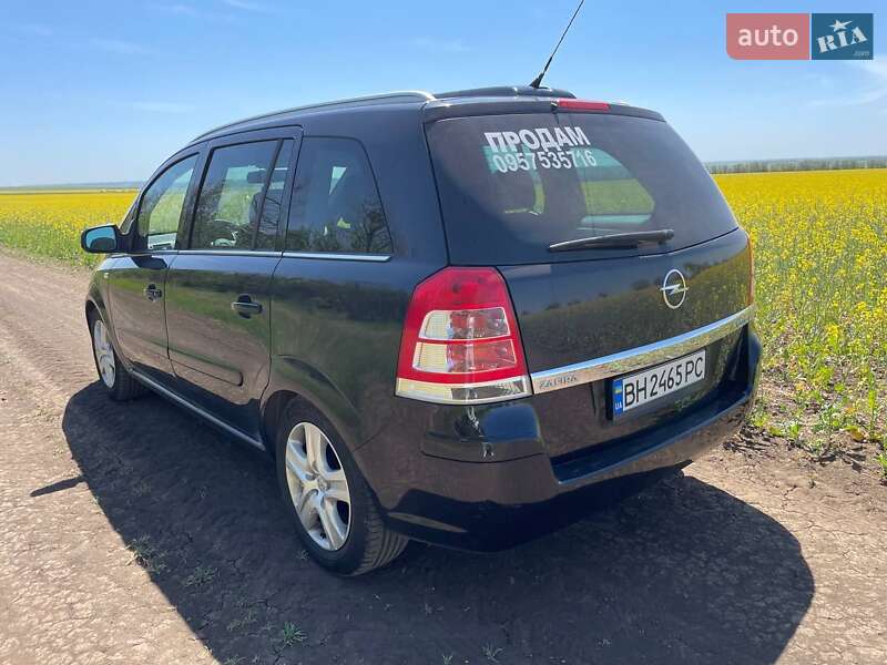 Минивэн Opel Zafira 2009 в Раздельной