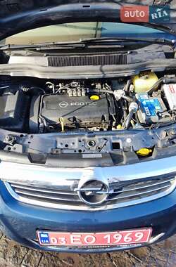 Минивэн Opel Zafira 2011 в 