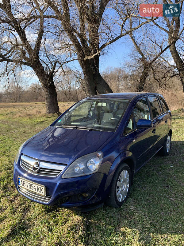 Минивэн Opel Zafira 2011 в 