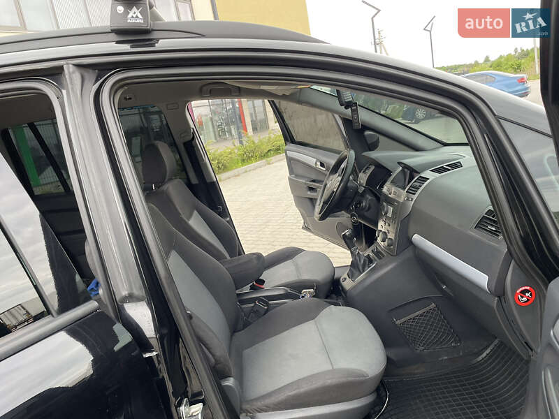 Мінівен Opel Zafira 2005 в Львові
