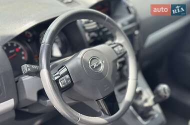 Минивэн Opel Zafira 2011 в 