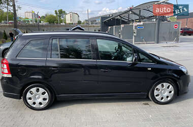 Минивэн Opel Zafira 2010 в 